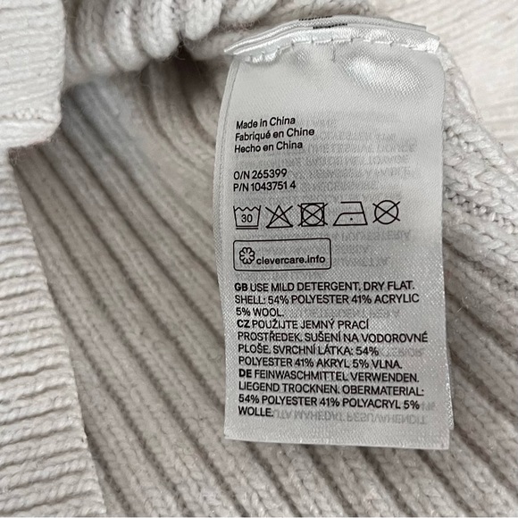 H&M Ribbed Quarter Zip Sweater - Picture 6 of 6